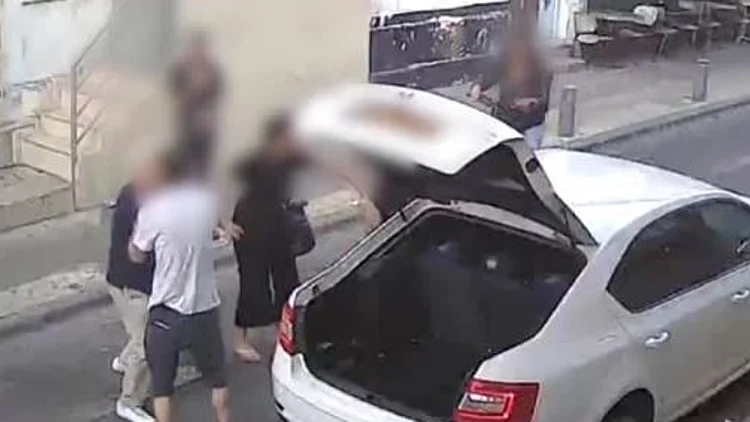 חשד: אדם שהתחזה לנהג אובר תקף תיירים קשישים בת"א וגנב מהם כסף