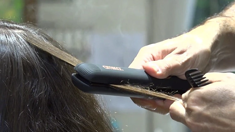 סכנת החלקה: טיפול השיער שעלול להיגמר בסיוט