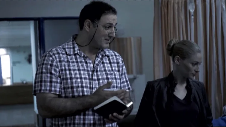 אחת אפס אפס, עונה 1, פרק 1