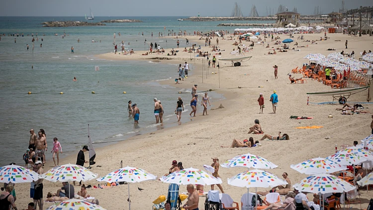 השרב הקיצוני: 3 במצב קשה ממכת חום; נשבר שיא טמפרטורות בת"א