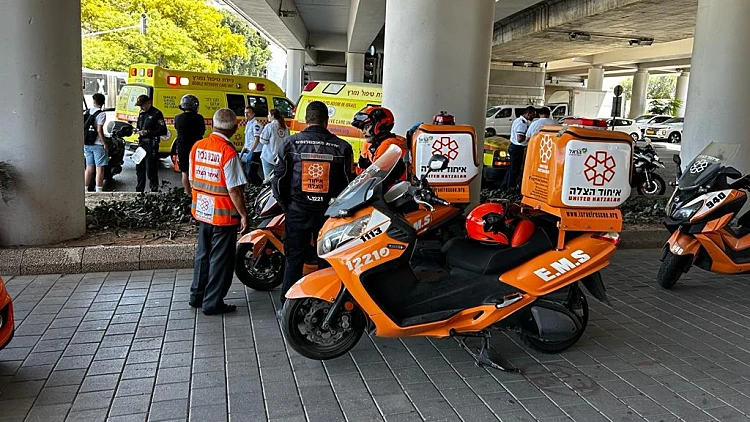 חשד לפגע וברח: גבר כבן 60 נהרג מפגיעת משאית בתל אביב