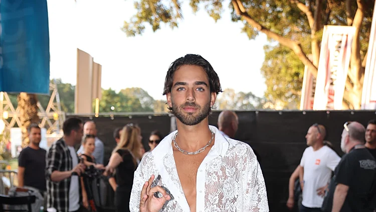 עומר חזן מתחזק: "איך אפשר לתאר את ההרגשה להיות קרוב אליך?"