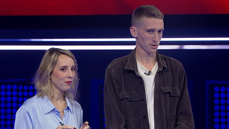 היא מדריכת פסיכומטרי, הוא - אוהד מושבע של הפועל ת"א: המשחק של האחים תמי ועמית