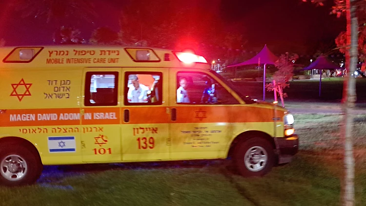 אמבולנס ביפו, בלילה, בתל אביב