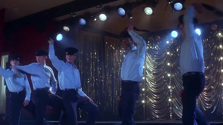 ללכת עד הסוף: כוכבי הסרט שהפך לקלאסיקה בריטית מתאחדים לסדרה