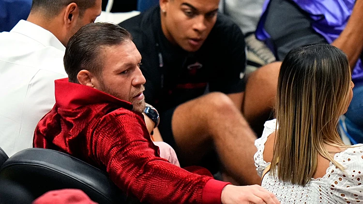 קונור מקרגור במשחקה של מיאמי היט מול דנבר