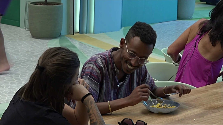 ״אני חייב להתרחק ממך״: אברהם משנה כיוון?