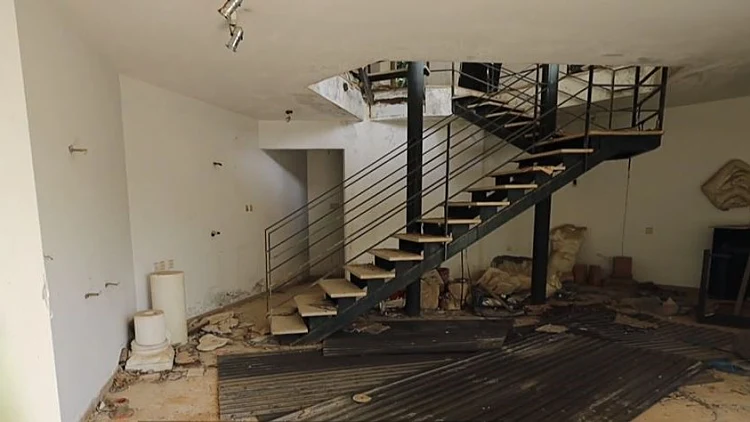 "יש פה היסטוריה": הצלמים שהפכו את המבנים הנטושים לחלל עבודה