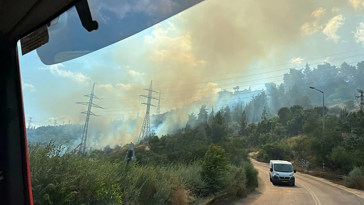 שריפת חורש סמוך למבשרת ציון: כוחות כיבוי גדולים באזור