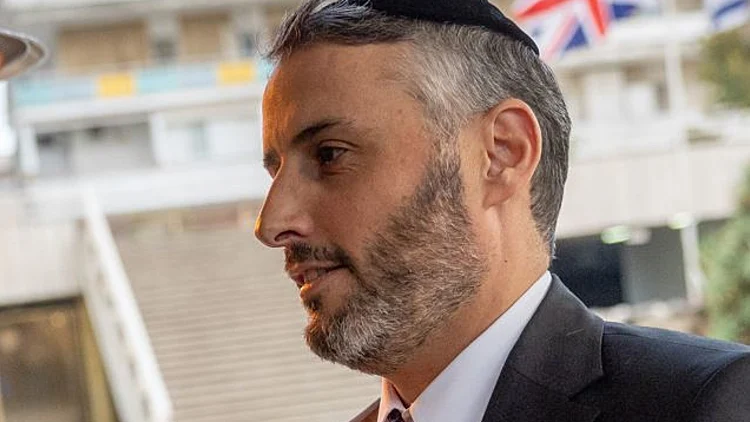 פרסום ראשון: המקורב לשר, המכרז והמיליונים לחרדים