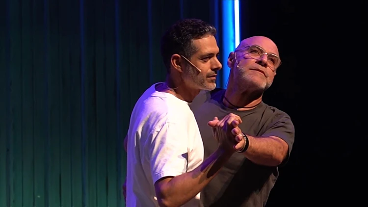 איש הגשם 2023: הסרט פורץ הדרך על אוטיזם עולה על בימת התיאטרון