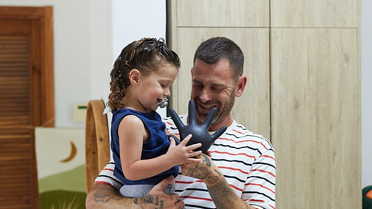 עומר מילר וריי