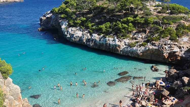 צעירה בריטית: "ישראלים צילמו אותי מקיימת יחסי מין ברודוס"