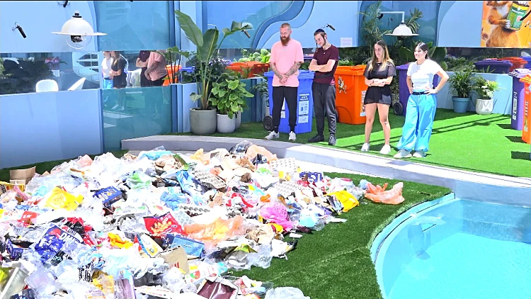 צפו: הדיירים ממחזרים בטירוף במשימת המיחזור