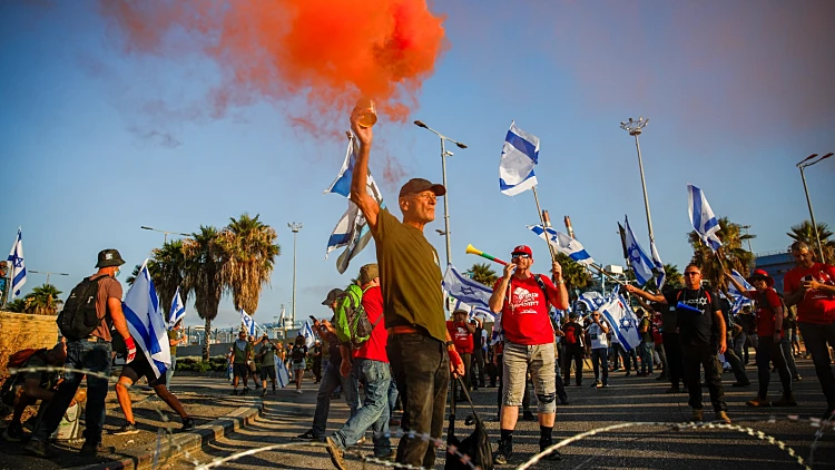 לפני החסימה הצפויה בנתב"ג: מוחים הפגינו מול נמל חיפה