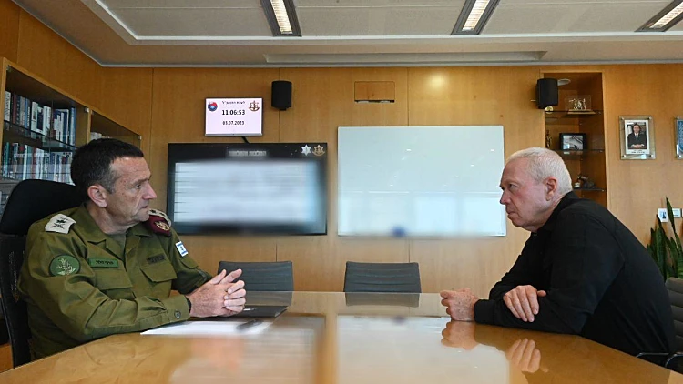 הפסקת ההתנדבות: גלנט ערך הערכת מצב עם צמרת צה"ל לגבי המחאה