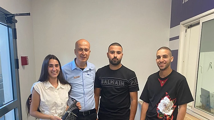 "מעשה מרגש": תיק עם דרכונים וכסף נשכח ברכבת - והושב לבעליו