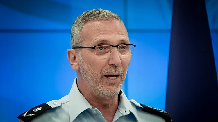 המשטרה במתקפה חריגה על מפקד מחוז ת"א לשעבר: "בזים לו"