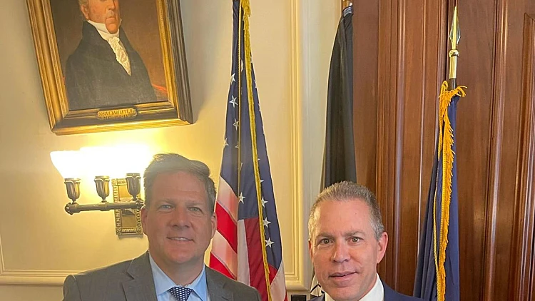 שגריר ישראל באו"ם ארדן עם מושל מדינת ניו המפשייר