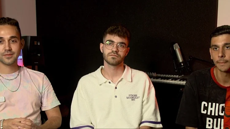 זכו ברולטה: הזמרים שהוציאו שיר בטיקטוק - והגיעו לבמות הגדולות