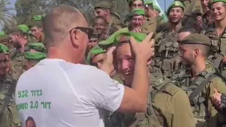 האב שירת בחטיבה - והוריש את הכומתה שלו לבנו שהתגייס לנח"ל