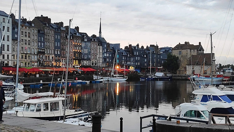 יש חיים מחוץ לפריז - נורמנדי