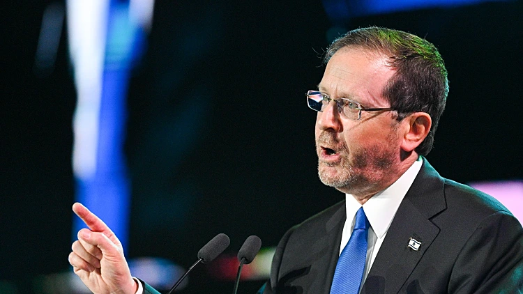 בצל המלחמה: הרצוג צפוי להמריא לוועידת האקלים באמירויות