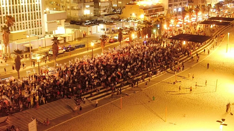 ממשיכים להפגין: אלפים מחו בת"א, בקיסריה ובירושלים