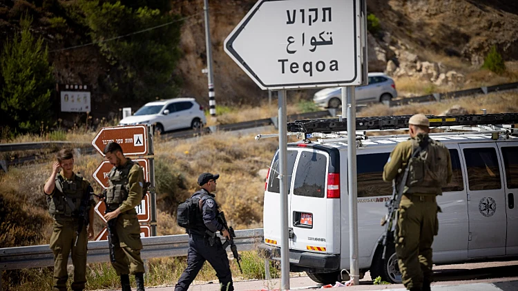פיגוע ירי בצומת תקוע: גבר נפצע קשה ושתי בנותיו נפצעו קל