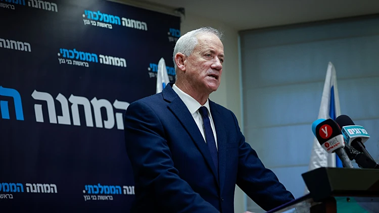 פרסום ראשון: הדיון הפנימי והלחץ על גנץ להיכנס לממשלה