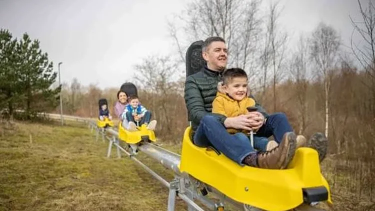 מגלשות הרים בפארק האקסטרים בבלפסט