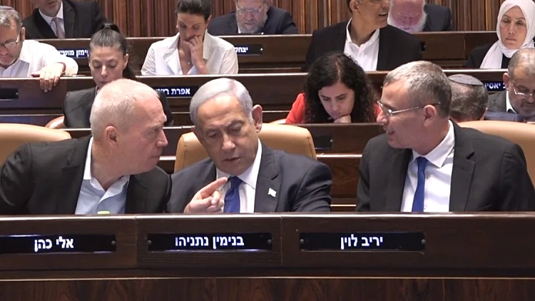 התמונה שתיזכר מההצבעה: ספין - או אובדן שליטה בקואליציה?