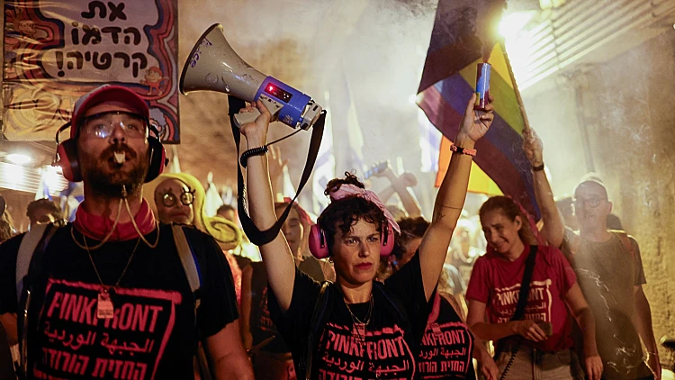 המחאה חוזרת: אלפים צעדו בתל אביב, איילון נחסם לזמן קצר