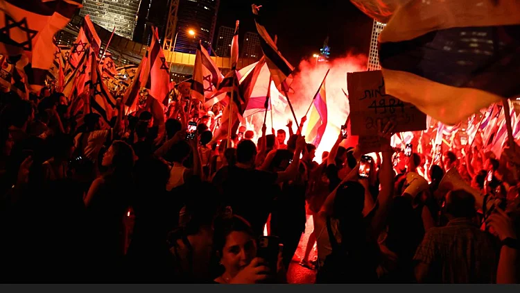 כ-174 אלף בת"א; מפגינים חסמו את איילון - ופונו