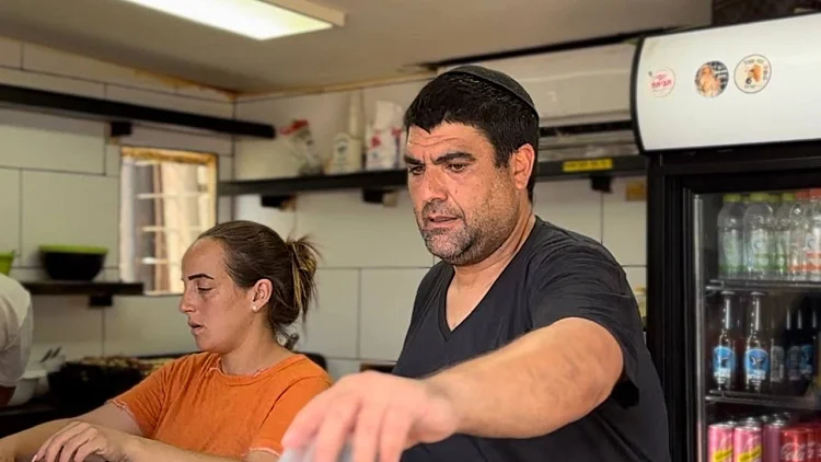 הקרב על הביצה: יוסי חביתה מנתניה טוען שהוא לחם חביתה המקורי