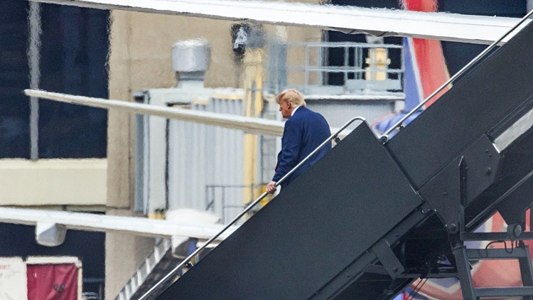 טראמפ הגיע לבית המשפט בוושינגטון - וכפר באישומים נגדו