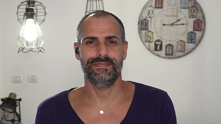 איציק ניסה לעזור לזוג מאורס ונעצר בחשד להתחזות לראש העיר