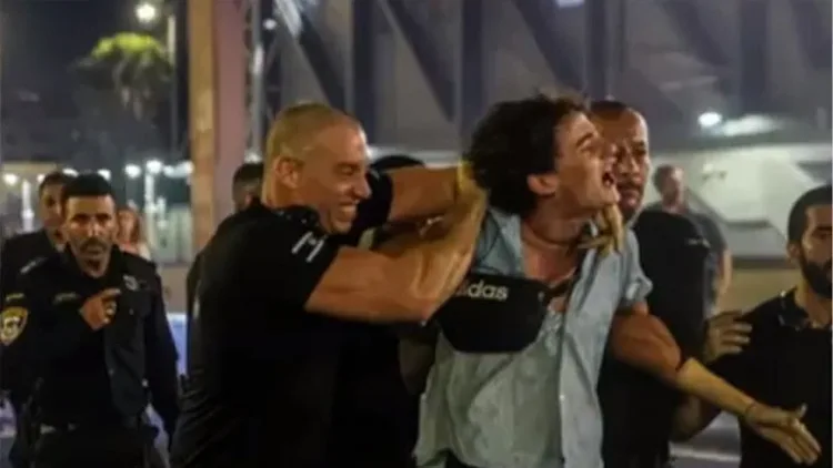 שוטרים מכים ומקללים: תיעוד חדש מהמעצר שסיבך את מפקד יס"מ