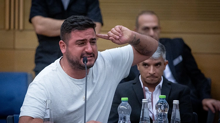 "גם באזרחות אנשים סביבי נשרפים": הלומי הקרב בדיון סוער בכנסת