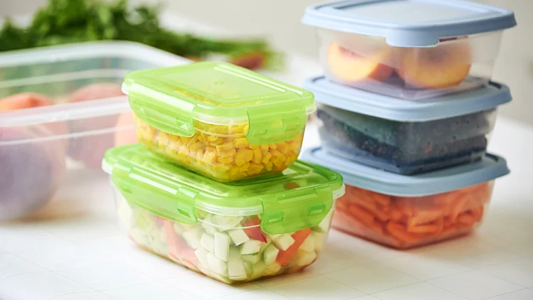 אוכל בפלסטיקים