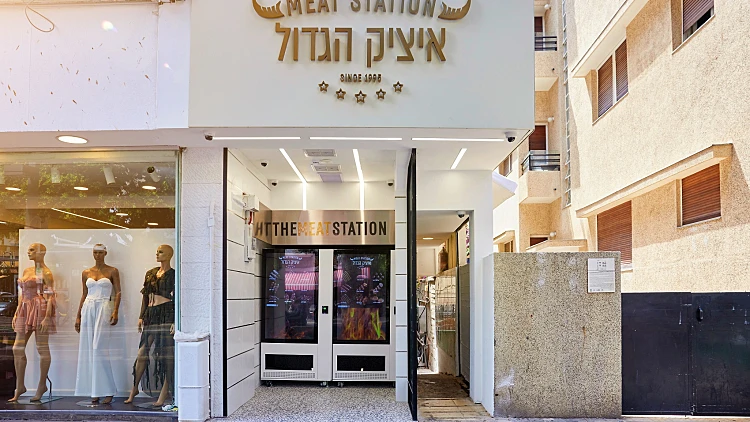 זה המסעדן מאחורי מכונות הבשר המסתוריות ברחבי העיר