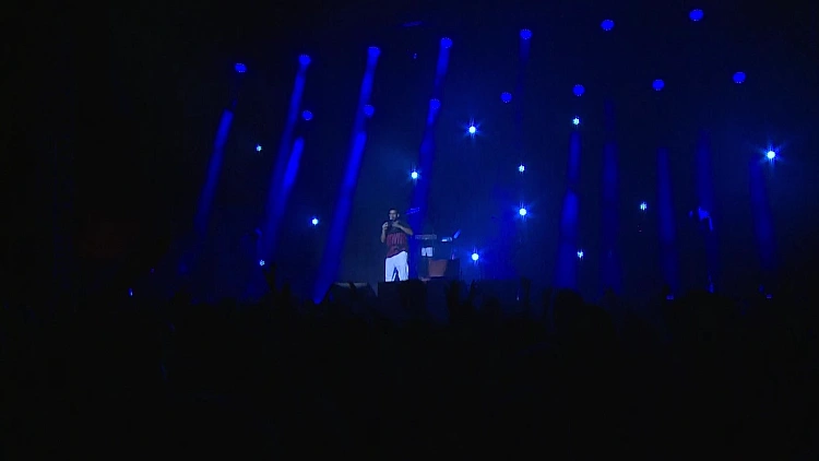 בנעליים של זוהר ארגוב: בר צברי יגלם את המלך של המוזיקה הים תיכונית