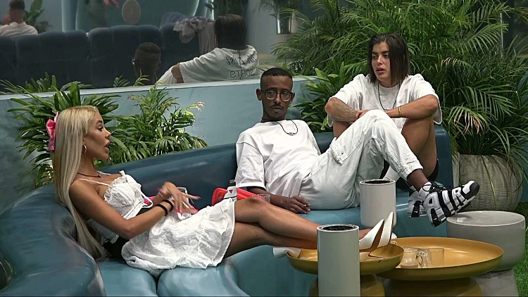 ״את מתנצלת בשישי כי יש הדחה בשבת״: הרוטינה של סתיו