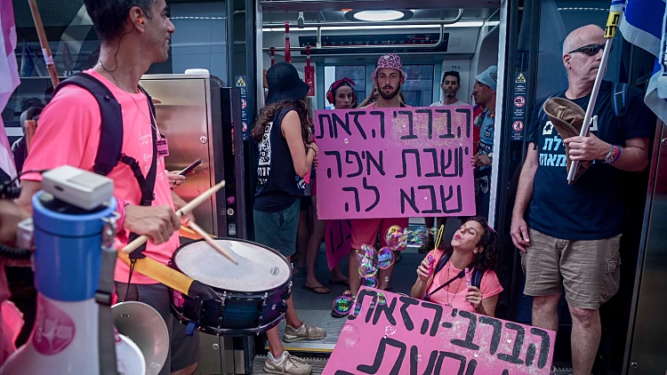 הקרב על הרכבת הקלה: המפגינים מבטיחים להמשיך עד שתופעל בשבת