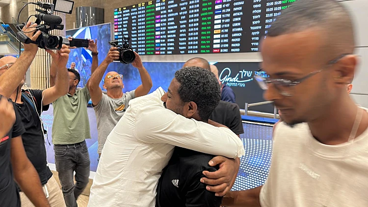 נחת בארץ אחרי שנים בכלא הטורקי: "רועד מהתרגשות, חיכיתי לרגע הזה"