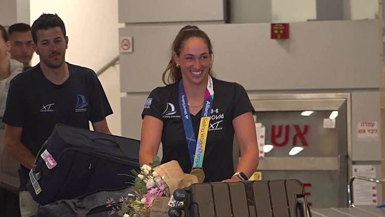 קבלת הפנים לאלופת העולם בגלישת רוח וסגניתה: "קשה לתאר במילים"