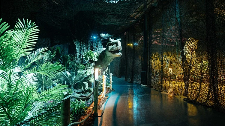 הדינוזאורים באים