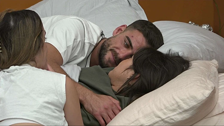 אז מה באמת קורה בין שי לשניר?