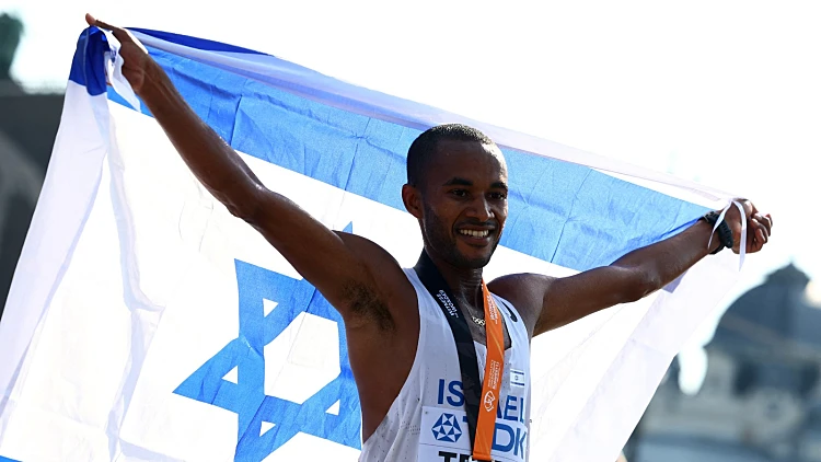 הישג ענק: מדליית כסף למרתוניסט הישראלי מארו טפרי באליפות העולם