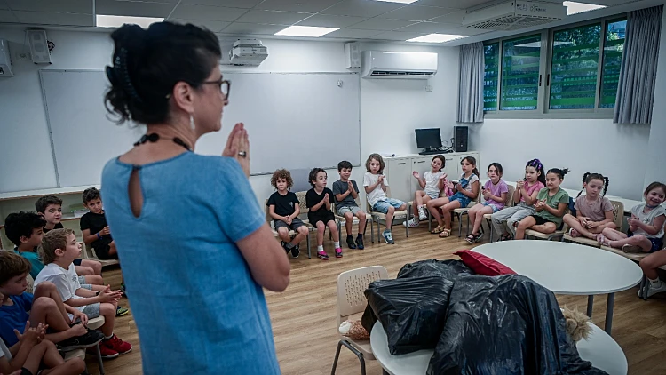 סרדינים, אבל קצת פחות: עשור למחאה - האם הכיתות עדיין צפופות?